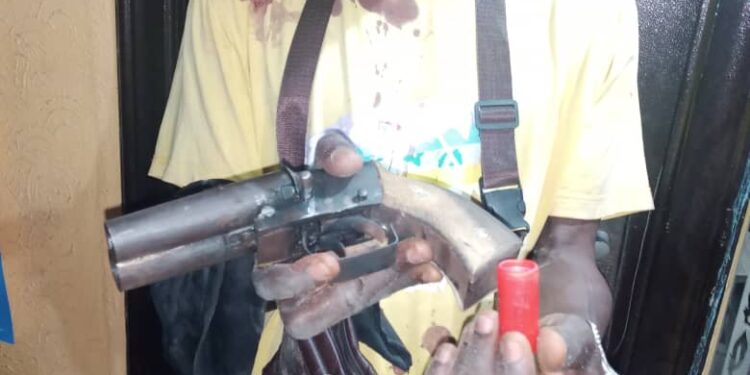 POLICE CATCH ROBBER PANT DOWN