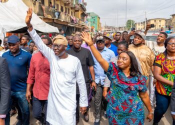 Nigerians Troop Out Today To Elect New President …Violence recorded in some polling units