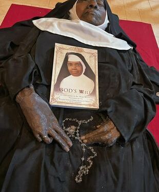 4-Years After Burial: Nun's exhumed body shows no sign of decay …draws hordes of pilgrims to Missouri seeking glimpse of 'miracle'