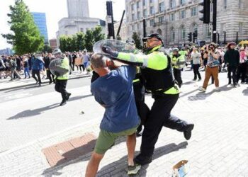 UK in chaos, protests all over the country - Image 1